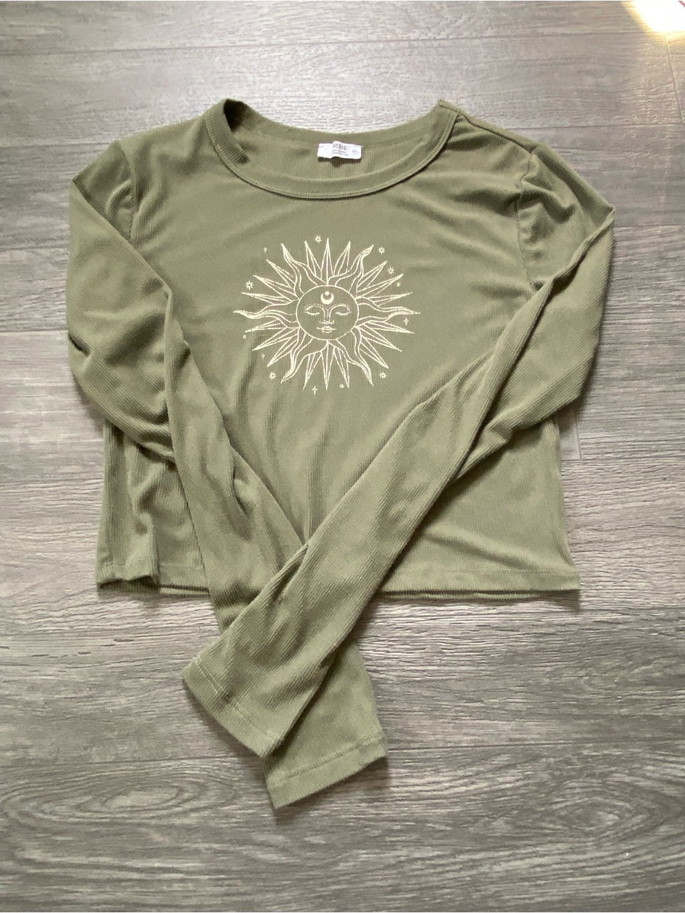 Ardenes Olive Green Ribbed Long-Sleeve Crop Top with Sun Graphic